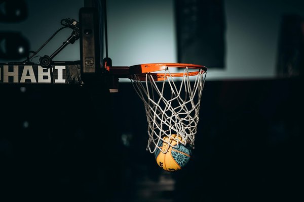 Hydration Tactics: Unveiling the Key Differences for Tennis Players and Long-Distance Runners